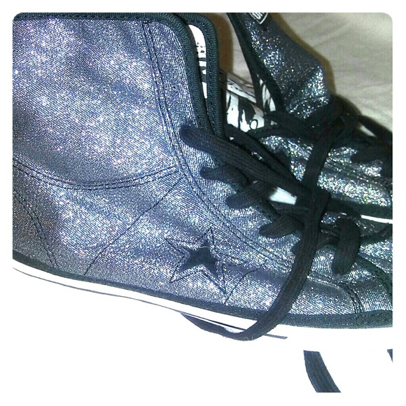 Converse - Picture 1 of 3